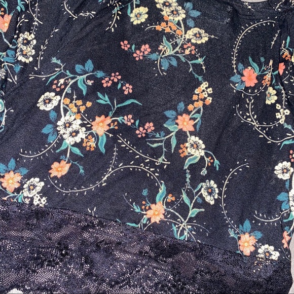 NWT UO Samara Plunging Surplice Cropped Top - Picture 4 of 6